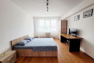 Apartament cu 3 camere - Centru/Piata 700 - 1