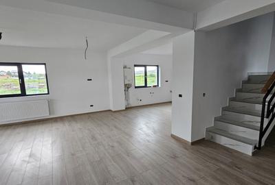 Casă cu 5 camere cu Teren 490 Mp în Păulești - 18