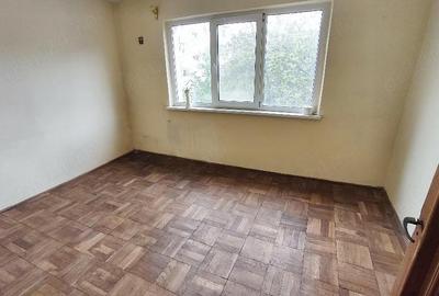 Apartament cu 3 camere semidecomandat în Micro 3 - 6