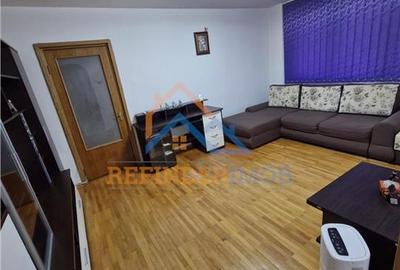 Apartament cu 3 camere semidecomandat, mobilat în Central