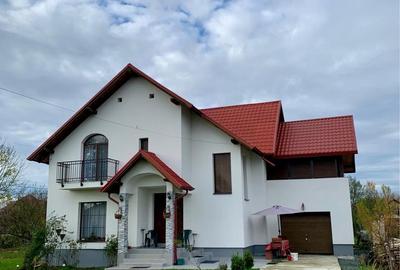 Casă cu 4 camere în Cătălina - 1