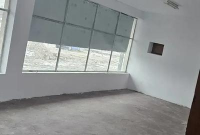 Spațiu comercial, de 160 mp, în Central - 6