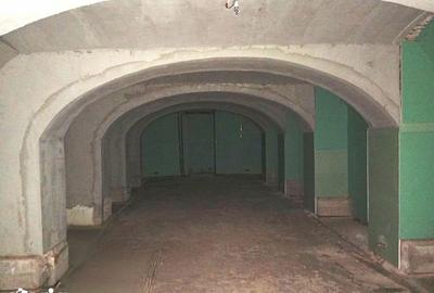 Spațiu comercial, de 400 mp, în Central - 3