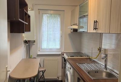 Apartament cu 2 camere semidecomandat, mobilat în Simeria - 4