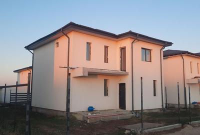 Casă individuală cu 4 camere în Bâcu