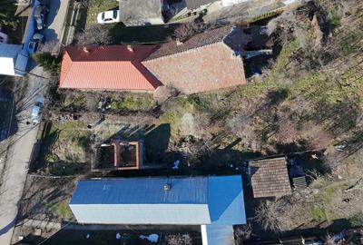 Casă cu 4 camere cu Teren 1974 Mp în Comana