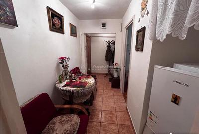 Resita, 2 Cam. Cf. 1, Mobilat+Utilat, Et. 1, Micro 2 - 4