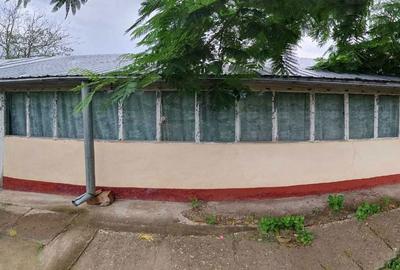 Casă cu 4 camere în Mihăilești - 2