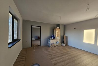 Casa renovata complet in zona Lunca,Baita + 1 ha padure - 7