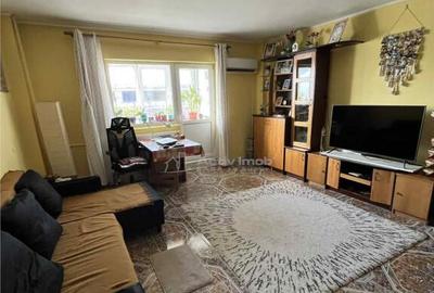 Apartament spatios cu 3 camere - decomandat - Unirii
