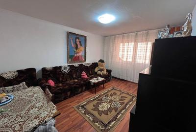 Apartament cu 3 camere decomandat în Cetatea - 5