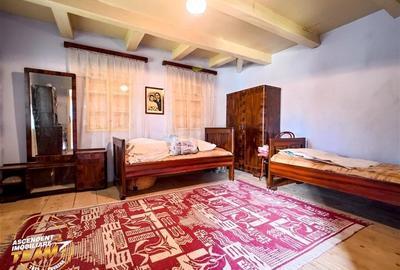 Casa traditionala din lemn, cu sura din piatra, Arcus, Covasna. - 11