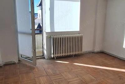 Apartament cu 3 camere semidecomandat în Fălticeni