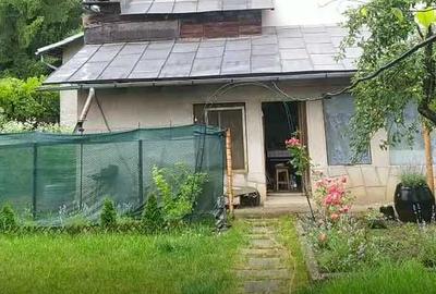 Casă cu 4 camere în Florești