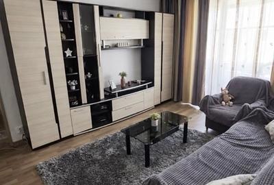 Apartament cu 3 camere semidecomandat, mobilat în Crihala