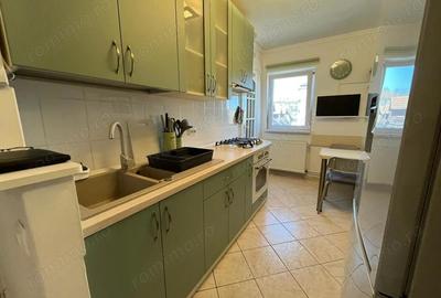 Apartament cu 3 camere decomandat în Lipovei