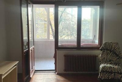 Apartament cu 2 camere semidecomandat, mobilat în P-ța Romană