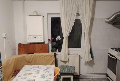 Apartament cu 2 camere decomandat în 1 Decembrie - 2