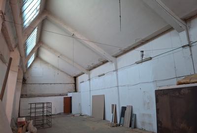 Spațiu industrial, în Titan