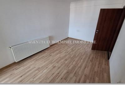 Apartament cu 3 camere decomandat în Km 5 - 3