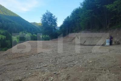 Teren de 14010 mp, în Central - 7