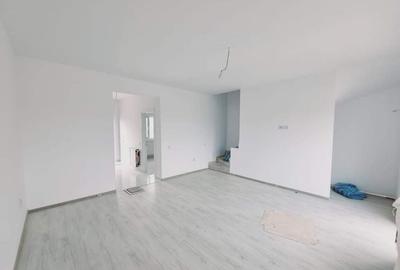 Vila 3 camere+mansarda 40mp,tva inclus,comison 0,10km de piață unirii