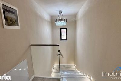 Casă cu 4 camere cu Teren 1200 Mp în Central - 12