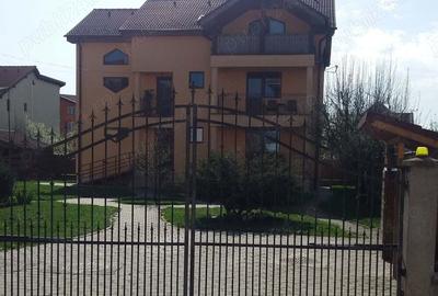 Apartament 92mp la vila, 3 camere, 2 bai, terasa, pivnita - 1