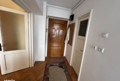 Garsonieră decomandată în Cristian - 7