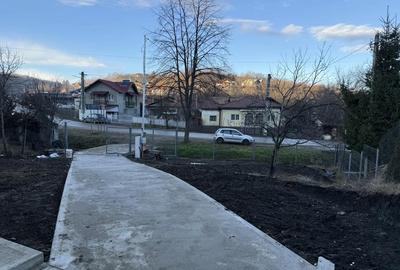 Casă cu Teren 1370 Mp în Teișani - 4