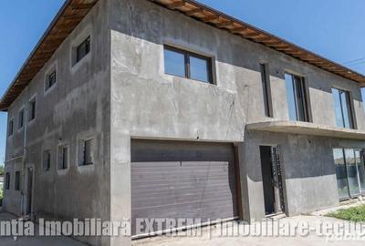 Casa cu 8 camere ?i 800 mp curte, la ro?u, in Tecuci