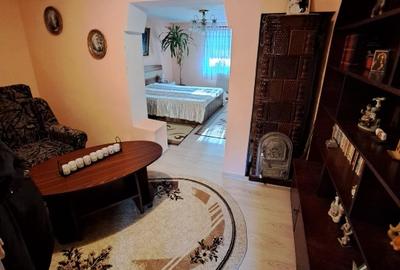 Casă formată din 2 clădiri P+M și P+1 - 2