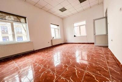 Casă cu 4 camere cu Canalizare în Central - 4