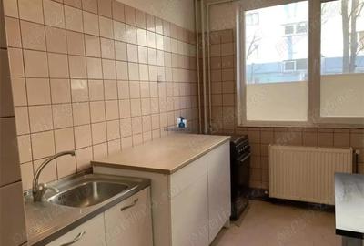 Apartament cu 3 camere decomandat în Apărătorii Patriei - 4