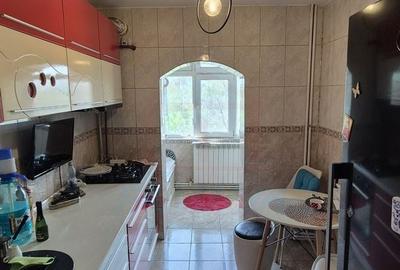 Apartament cu 3 camere decomandat, mobilat în Micro 16 - 2