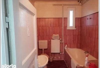 Apartament cu 3 camere semidecomandat în Ștefan cel Mare
