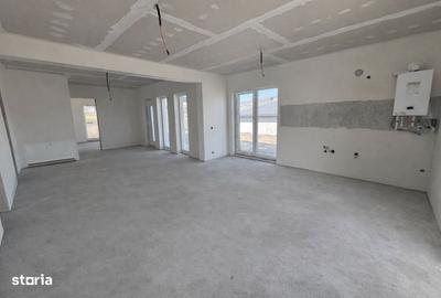 Casă cu 4 camere în Rădaia - 3