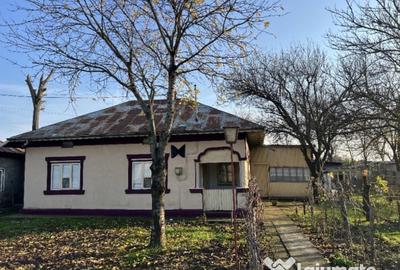 Casă cu 7 camere cu Teren 900 Mp în Ulmeni - 1