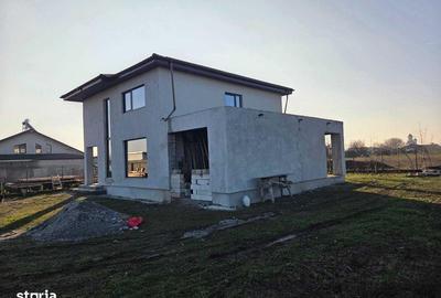 Casă cu 4 camere cu Teren 200 Mp în Cârcea
