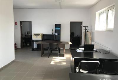 Spațiu comercial, de 90 mp, în Central - 4