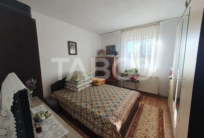 Apartament de vanzare 2 camere decomandate etaj 2 zona Parcului - 1