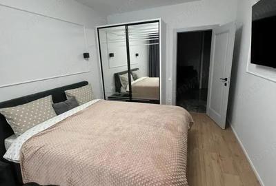 Apartament cu 2 camere decomandat în Tractorul