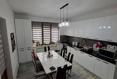 Casă cu 4 camere cu Garaj în Sud - 8