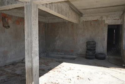 Casă cu 7 camere cu Teren 1800 Mp în Mănăstirea Doamnei - 2