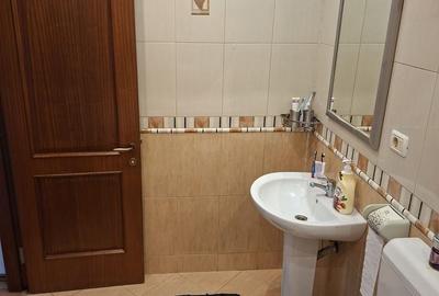 Apartament cu 3 camere, mobilat în Central - 11