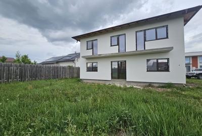 Casa individuala cu patru camere, teren 600mp, Sanpetru - 1
