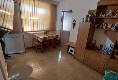 Apartament 2 camere, etaj 4/4, zona Școala 8 Constanța - 4
