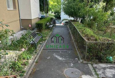 Apartament 3 camere - Zona Petrisor - 1