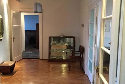 Apartament cu 6 camere decomandat în Central - 3