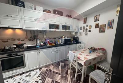 Casă cu 3 camere cu Teren 111 Mp în Central - 2